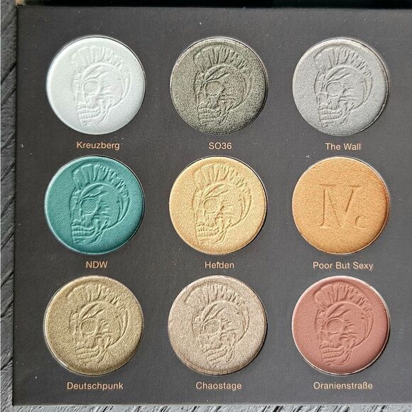 NOMAD COSMETICS x BERLIN UNDERGROUND LIMITED EDITION EYESHADOW PALETTE - Picture 3 of 12